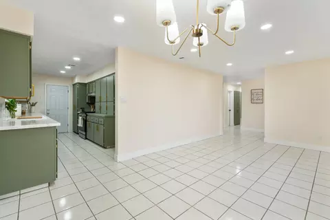 237 W Glendale Ave, Lemoore, CA 93245 photo 11