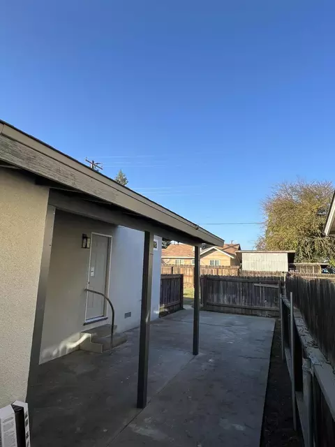 Exterior - 614 N View St, Visalia, CA 93292 photo 4 of 6