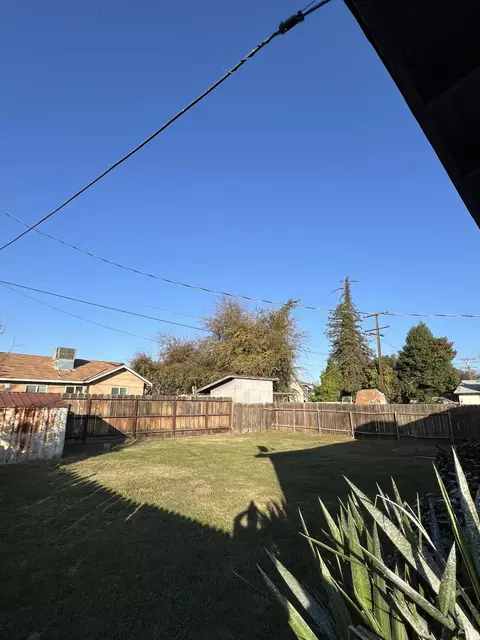 Exterior - 614 N View St, Visalia, CA 93292 photo 6 of 6