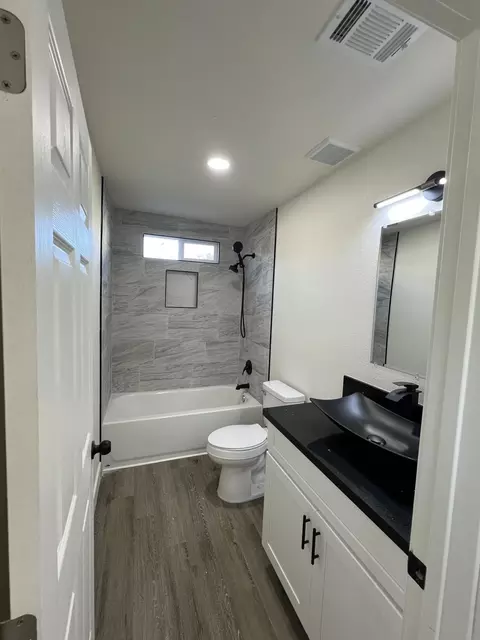 Bath - 614 N View St, Visalia, CA 93292 photo 2 of 2