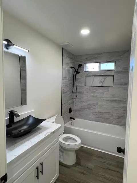 Bath - 614 N View St, Visalia, CA 93292 photo 1 of 2