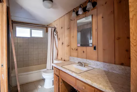 Bath - 5608 Sheepcreek Dr, Wrightwood, CA 92397 photo 1 of 3