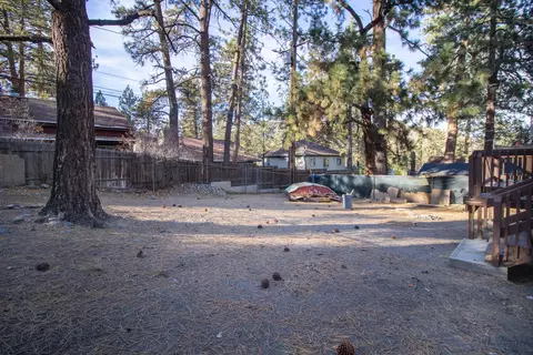 Exterior - 5608 Sheepcreek Dr, Wrightwood, CA 92397 photo 4 of 5