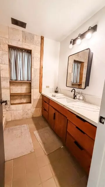 Bath - 31338 Dahlem Dr, Exeter, CA 93221 photo 4 of 4
