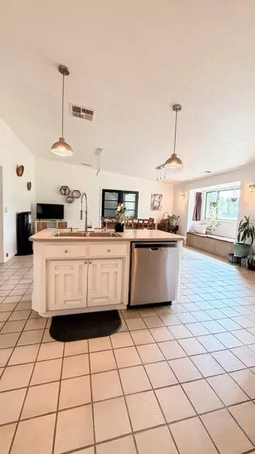 Kitchen - 31338 Dahlem Dr, Exeter, CA 93221 photo 5 of 6