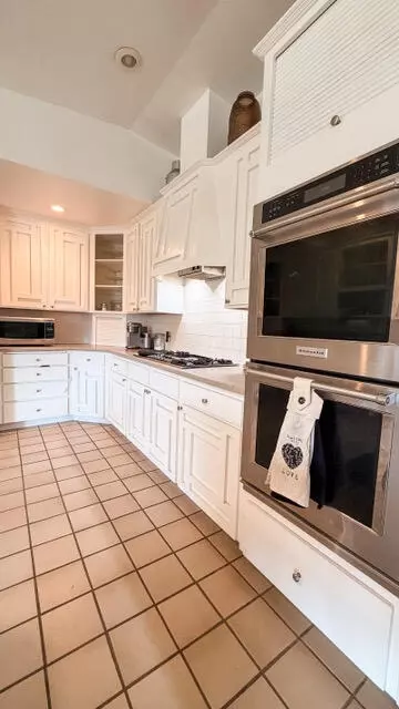 Kitchen - 31338 Dahlem Dr, Exeter, CA 93221 photo 6 of 6