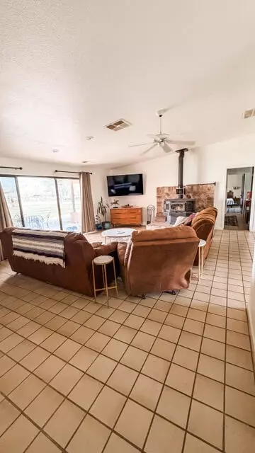 Living - 31338 Dahlem Dr, Exeter, CA 93221 photo 1 of 3