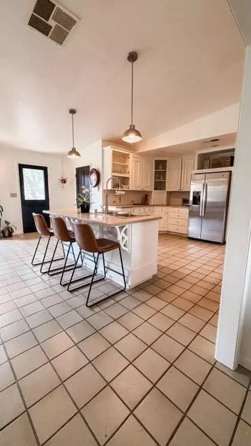 Kitchen - 31338 Dahlem Dr, Exeter, CA 93221 photo 1 of 6