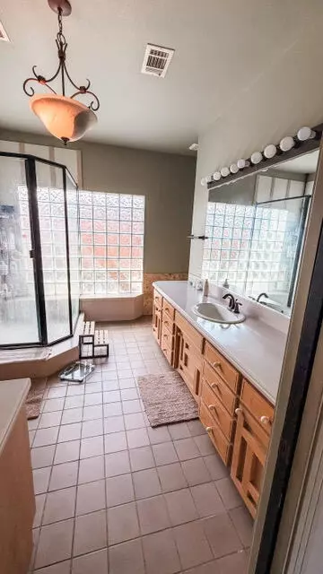 Bath - 31338 Dahlem Dr, Exeter, CA 93221 photo 1 of 4