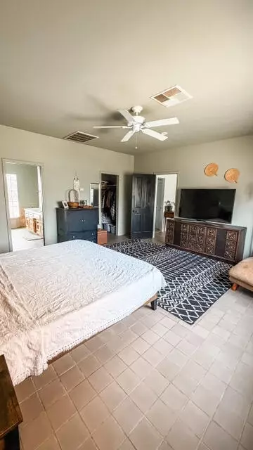 Bedroom - 31338 Dahlem Dr, Exeter, CA 93221 photo 2 of 9