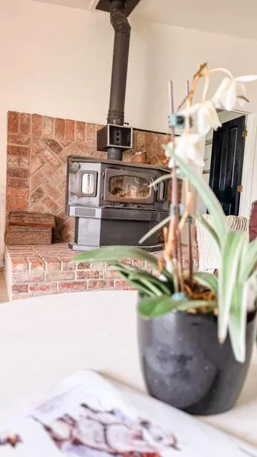 Living - 31338 Dahlem Dr, Exeter, CA 93221 photo 2 of 3