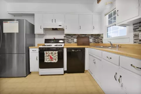 Kitchen - 811 E Myrtle St, Hanford, CA 93230 photo 2 of 2