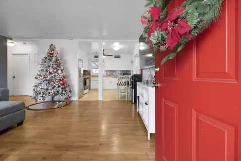 Entry Way - 811 E Myrtle St, Hanford, CA 93230 photo 2 of 2