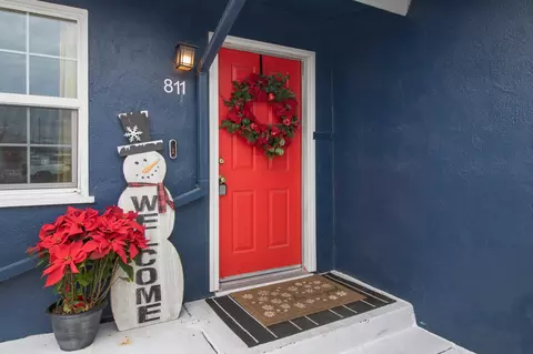 Entry Way - 811 E Myrtle St, Hanford, CA 93230 photo 1 of 2