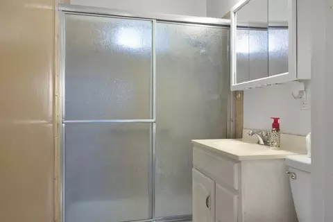 Bath - 811 E Myrtle St, Hanford, CA 93230 photo 1 of 2