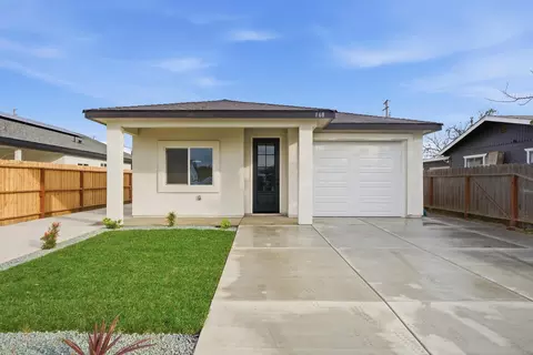 168 N Waukesha St, Porterville, CA 93257