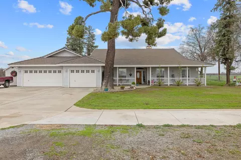 2622 W Prosperity Ave, Tulare, CA 93274