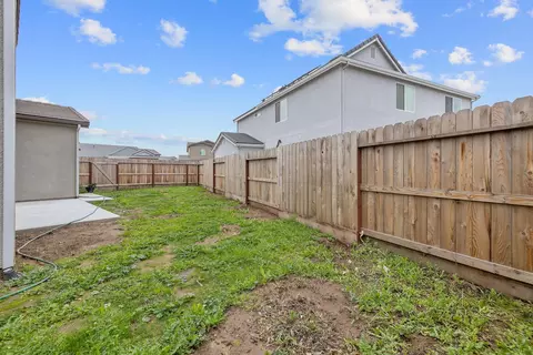 Exterior - 4103 Hoblitt Ave, Clovis, CA 93619 photo 8 of 10