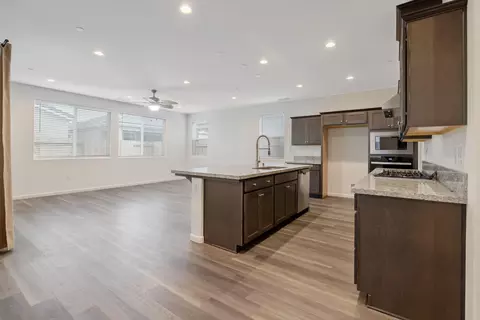 Living - 4103 Hoblitt Ave, Clovis, CA 93619 photo 5 of 8
