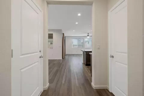 Entry Way - 4103 Hoblitt Ave, Clovis, CA 93619 photo 4 of 15