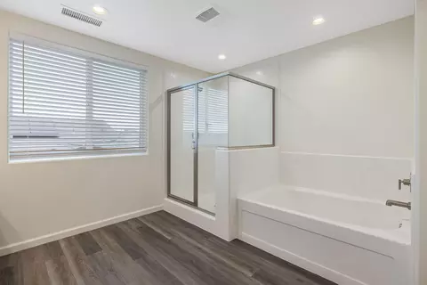 Bath - 4103 Hoblitt Ave, Clovis, CA 93619 photo 2 of 2