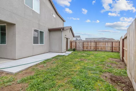 Exterior - 4103 Hoblitt Ave, Clovis, CA 93619 photo 9 of 10