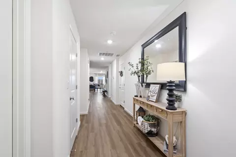 Entry Way - 2367 Sawgrass Ave, Tulare, CA 93274 photo 2 of 5