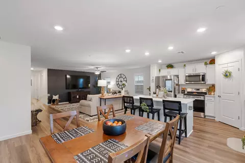 Dining - 2367 Sawgrass Ave, Tulare, CA 93274 photo 1 of 1
