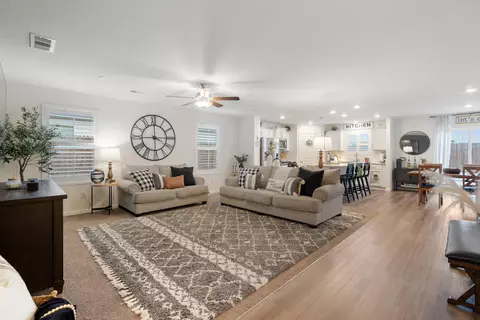 Entry Way - 2367 Sawgrass Ave, Tulare, CA 93274 photo 4 of 5