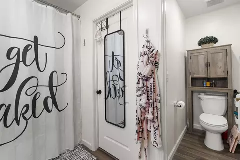 Bath - 2367 Sawgrass Ave, Tulare, CA 93274 photo 5 of 5