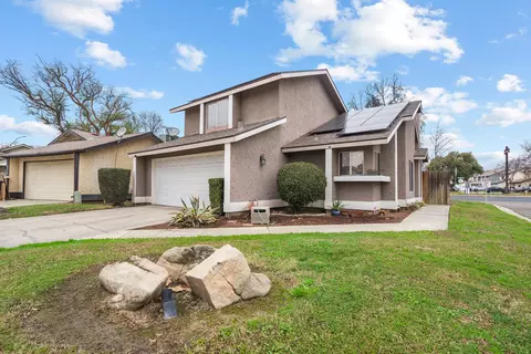 932 E Babcock Ave, Visalia, CA 93292