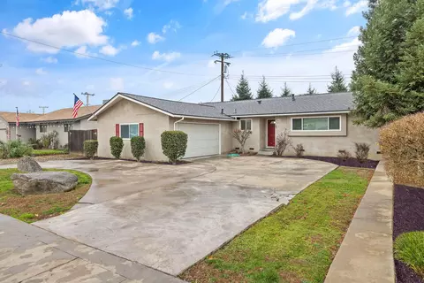 543 S Redwood St, Visalia, CA 93277