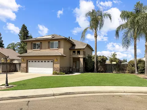 2221 S Conyer Ct, Visalia, CA 93277