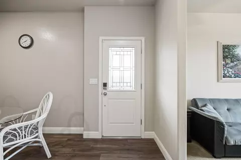 Entry Way - 804 S Simon St, Visalia, CA 93292 photo 3 of 4