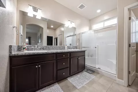 Bath - 804 S Simon St, Visalia, CA 93292 photo 1 of 2