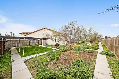 Exterior - 804 S Simon St, Visalia, CA 93292 photo 2 of 3