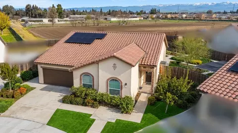 804 S Simon St, Visalia, CA 93292