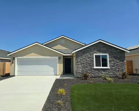 7122 W Wren Ave, Visalia, CA 93291