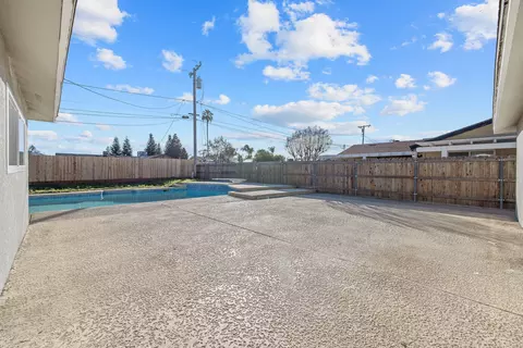 Exterior - 1747 E Sonora Ave, Tulare, CA 93274 photo 3 of 14