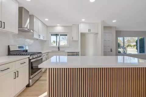 Kitchen - 1747 E Sonora Ave, Tulare, CA 93274 photo 4 of 6
