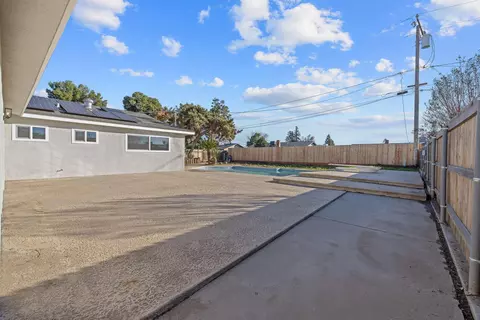 Exterior - 1747 E Sonora Ave, Tulare, CA 93274 photo 4 of 14