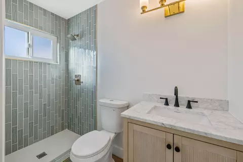 Bath - 1747 E Sonora Ave, Tulare, CA 93274 photo 2 of 2