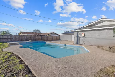Exterior - 1747 E Sonora Ave, Tulare, CA 93274 photo 12 of 14