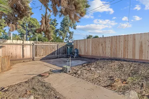 Exterior - 1747 E Sonora Ave, Tulare, CA 93274 photo 11 of 14