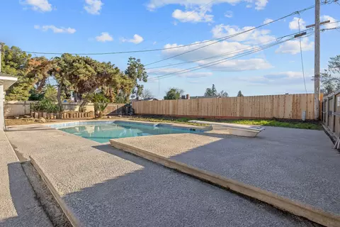 Exterior - 1747 E Sonora Ave, Tulare, CA 93274 photo 6 of 14