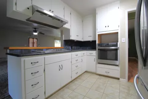 Kitchen - 309 Sycamore Dr, Exeter, CA 93221 photo 2 of 2