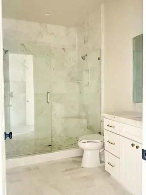 Bath - 169 Lake Dr, Lemoore, CA 93245 photo 1 of 1