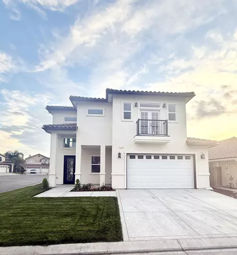 169 Lake Dr, Lemoore, CA 93245