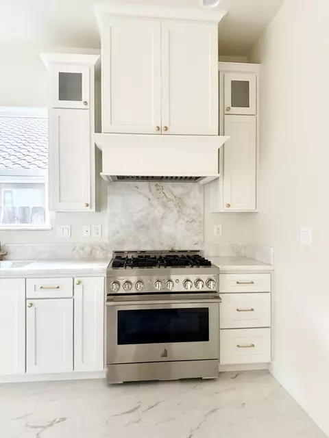 Kitchen - 169 Lake Dr, Lemoore, CA 93245 photo 2 of 4