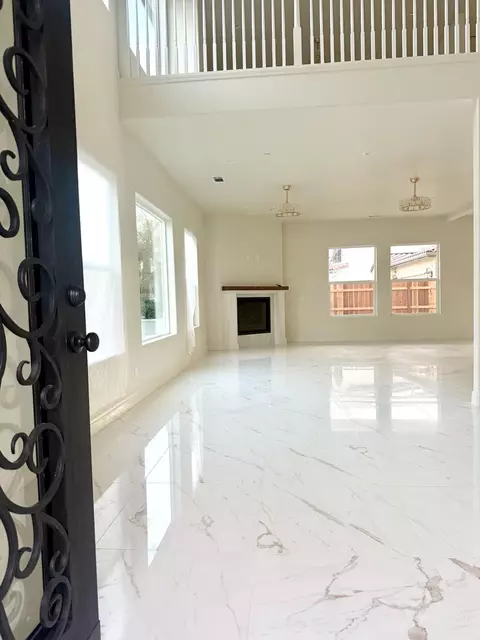Entry Way - 169 Lake Dr, Lemoore, CA 93245 photo 2 of 3